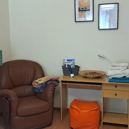 בית אירוח Em Casa Geminada Privada Com Wc Privativo *