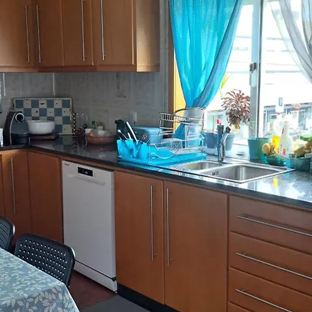 בית אירוח Em Casa Geminada Privada Com Wc Privativo Freamunde