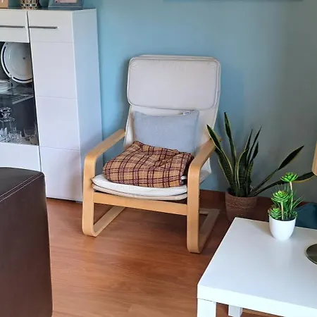 Em Casa Geminada Privada Com Wc Privativo בית אירוח