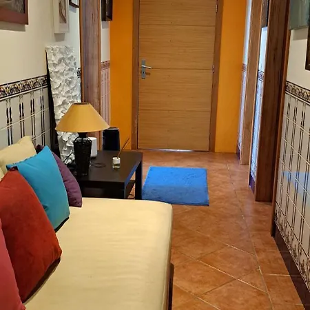 Em Casa Geminada Privada Com Wc Privativo בית אירוח Freamunde