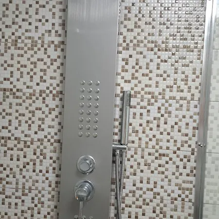 בית אירוח Em Casa Geminada Privada Com Wc Privativo Freamunde