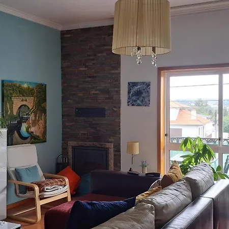 Em Casa Geminada Privada Com Wc Privativo בית אירוח