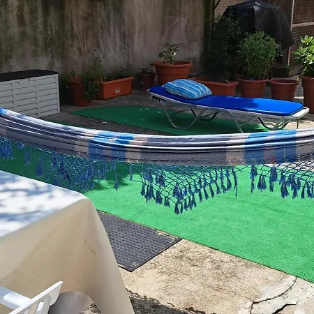 בית אירוח Em Casa Geminada Privada Com Wc Privativo *