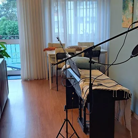 Em Casa Geminada Privada Com Wc Privativo * Freamunde