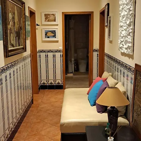 Em Casa Geminada Privada Com Wc Privativo בית אירוח