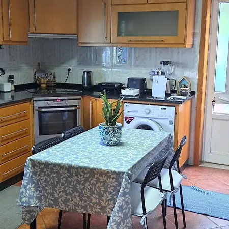 בית אירוח Em Casa Geminada Privada Com Wc Privativo *