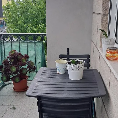 Em Casa Geminada Privada Com Wc Privativo Alloggio in famiglia